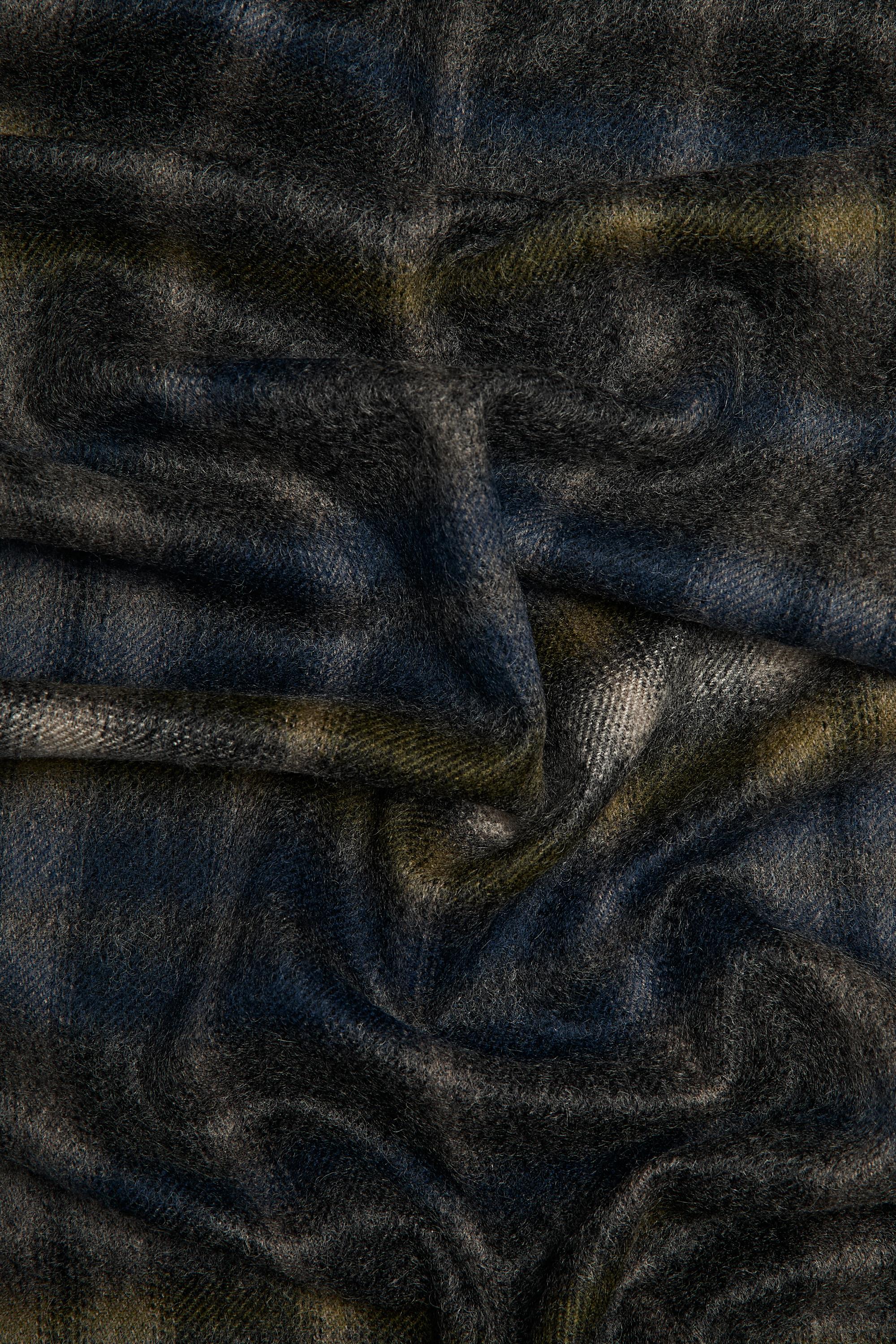 100% cashmere checked scarf