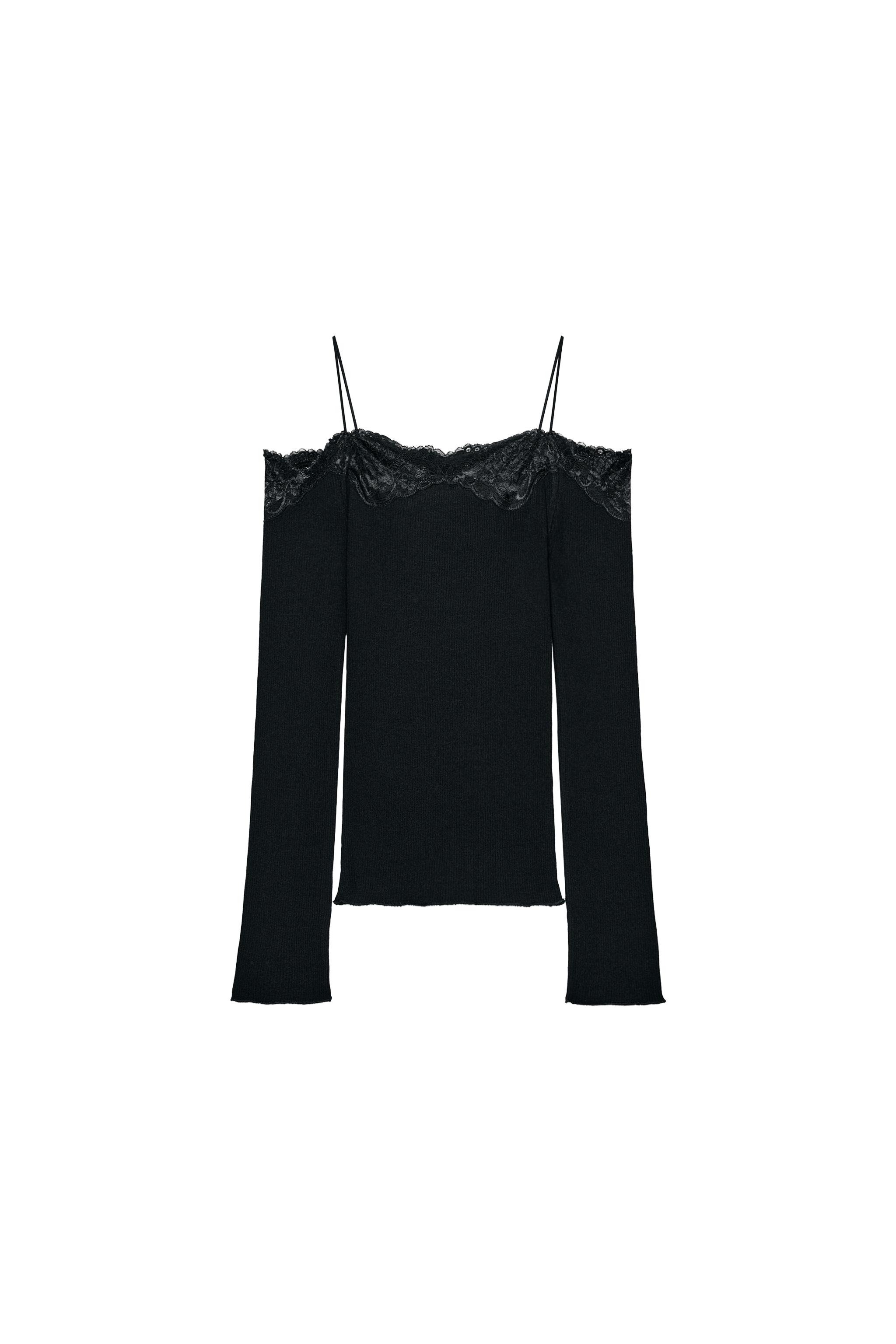 T-SHIRT WITH BARE SHOULDERS