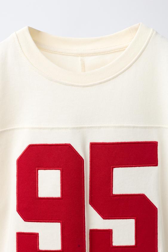 T-SHIRT AVEC PIÈCE NUMÉRO - Écru de Zara - Image 2