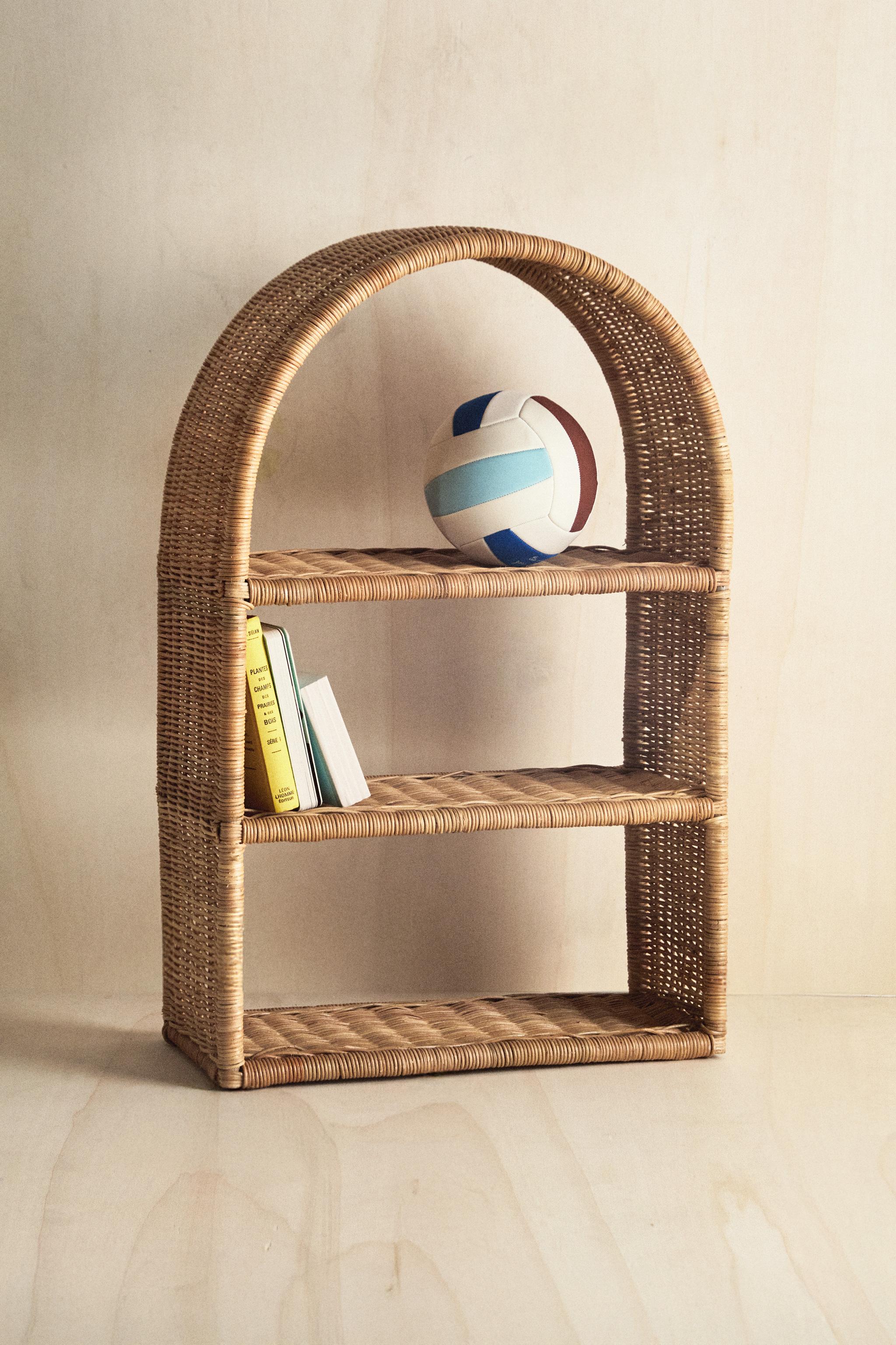 KIDS’ OVAL RATTAN SHELF