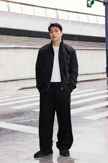 TROUSERS WITH PLEATS AND TWISTED SEAM - Black by Zara