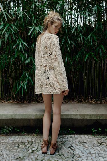 ROBE EN MAILLE AJOURÉE À POMPONS - Écru de Zara - Image 5