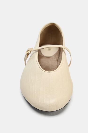 BALLERINES EN CUIR - Blanc écru de Zara - Image 4