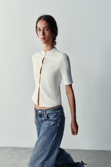 SHORT SLEEVE TOP WITH FROG FASTENING - White by Zara