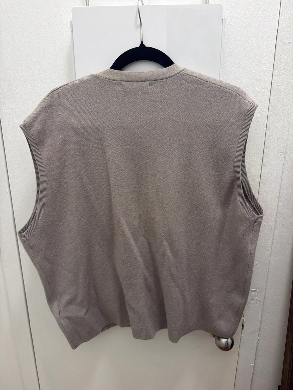 BUTTONED KNIT VEST - Image 2
