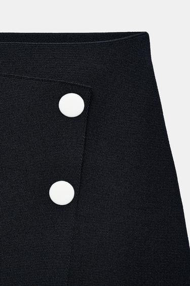 JUPE COURTE EN MAILLE À BOUTONS CONTRASTE - Bleu marine / Blanc de Zara - Image 8