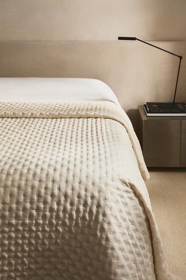 QUILTED QUILT WITH DOTS - Ecru by Zara