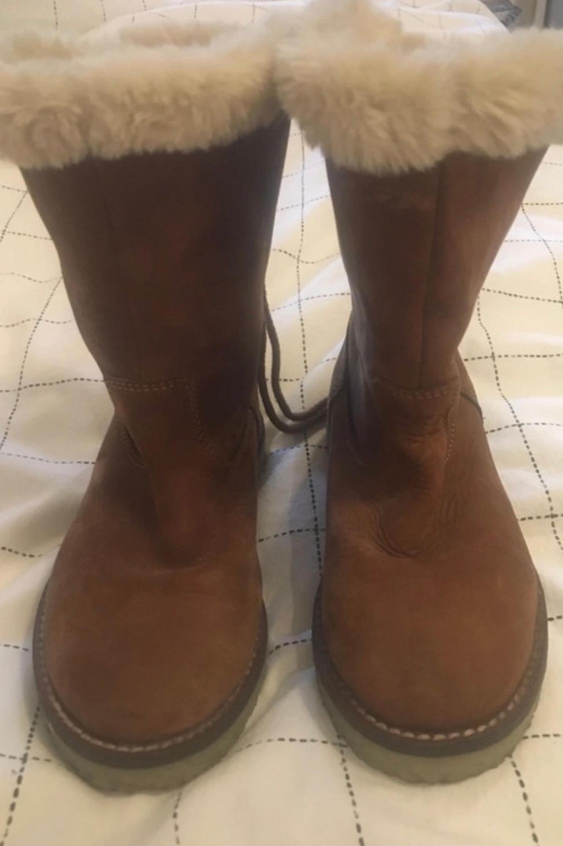 BOOTS WITH TIED DETAIL