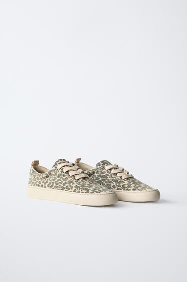 SNEAKER MIT ANIMAL-PRINT - Mehrfarbig von Zara