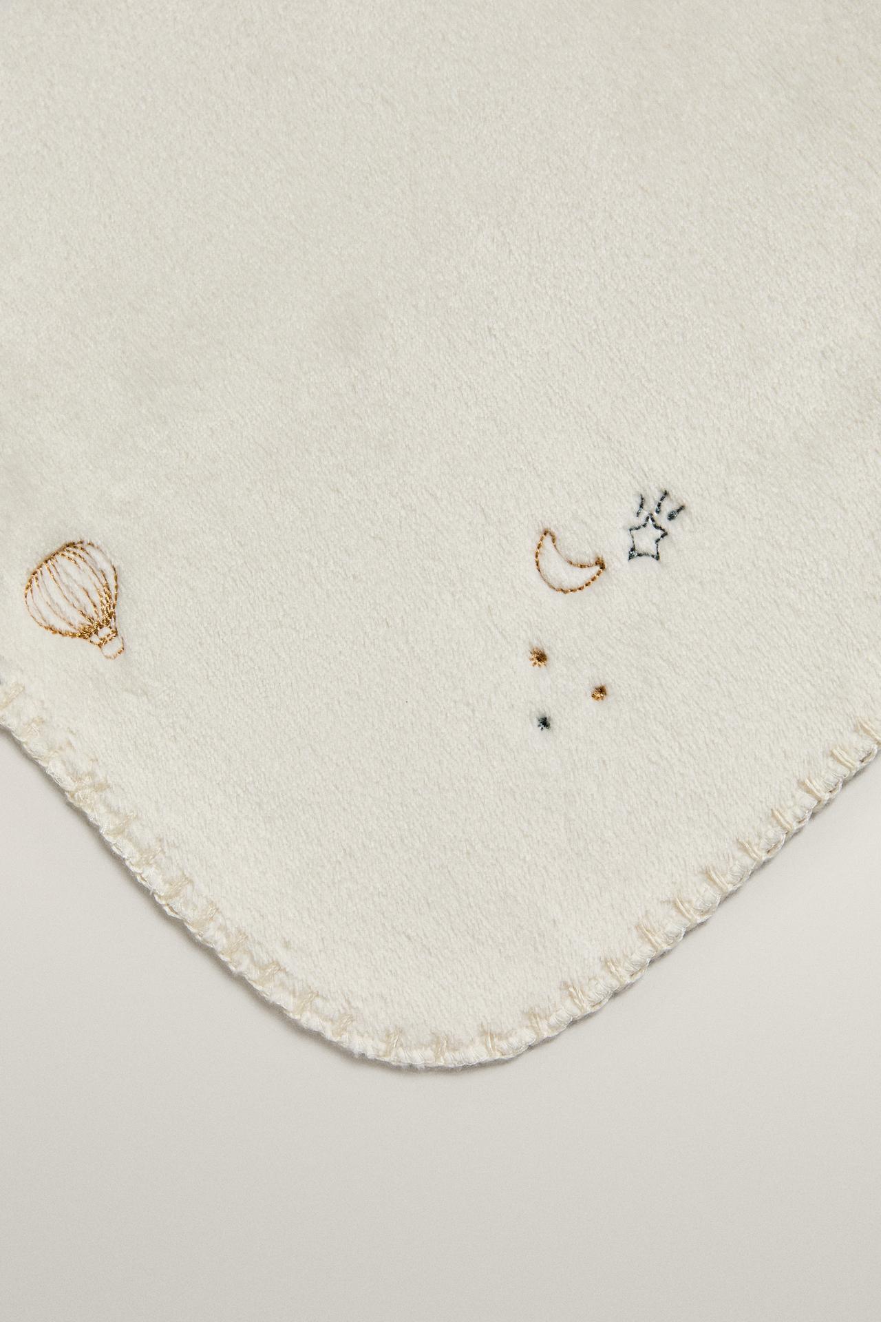 EMBROIDERED BALLOON BABY FLEECE BLANKET — Cream