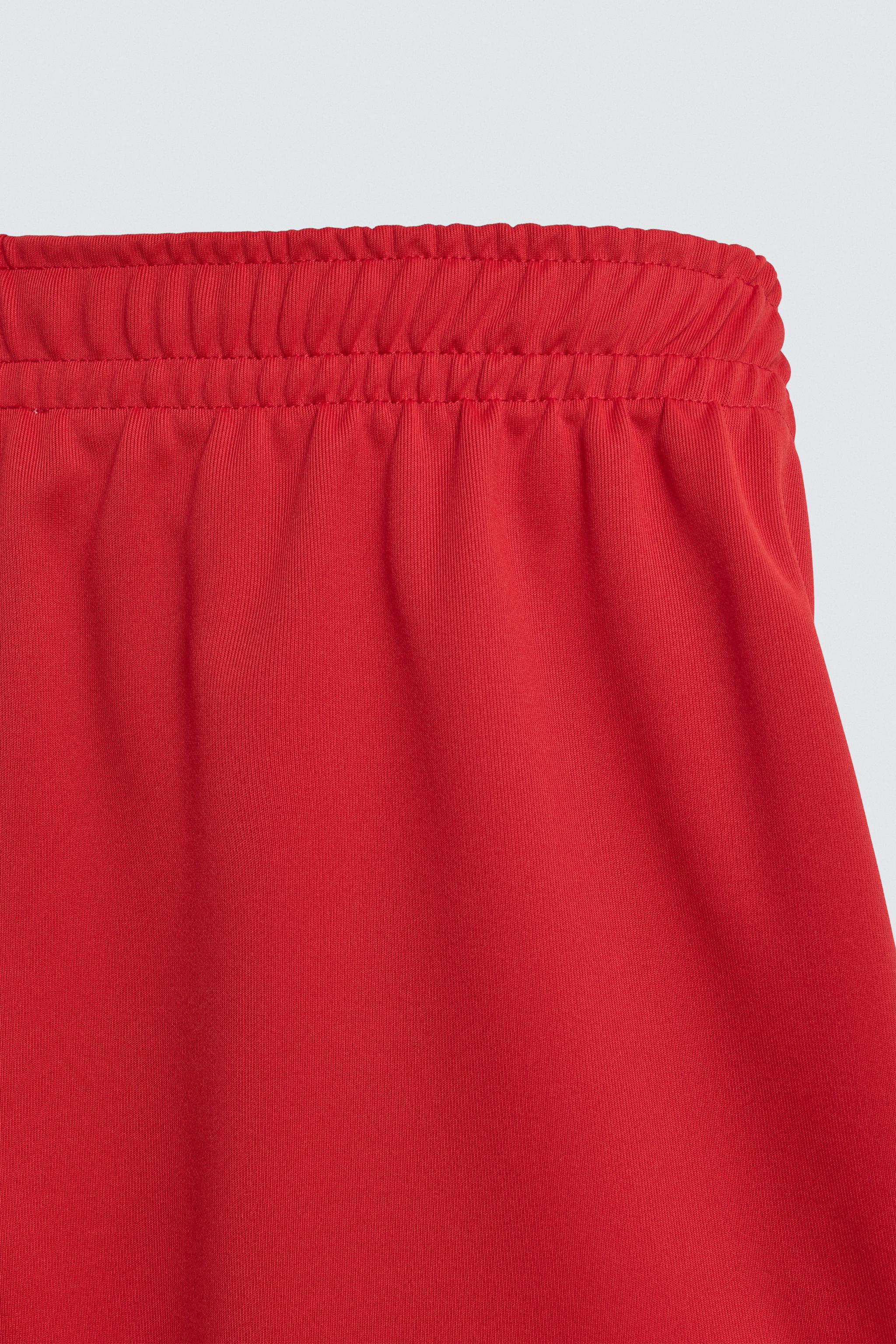 SHORTS WITH CONTRAST PIPING