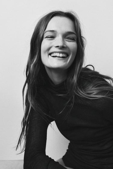 تي شيرت قطن سوبيما® - أسود الخاص بـ Zara