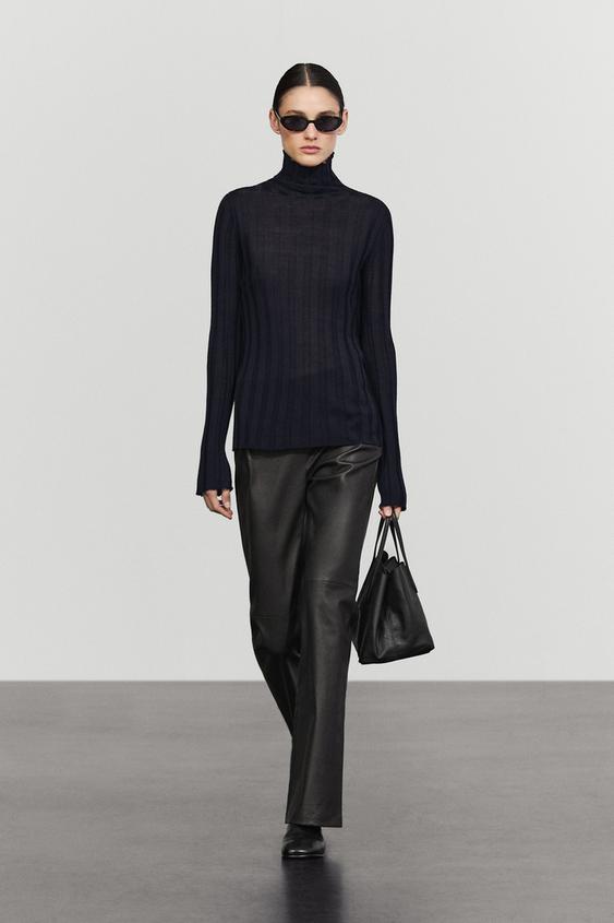 Pull en maille côtelée à col montant - Bleu marine de Zara - Image 0