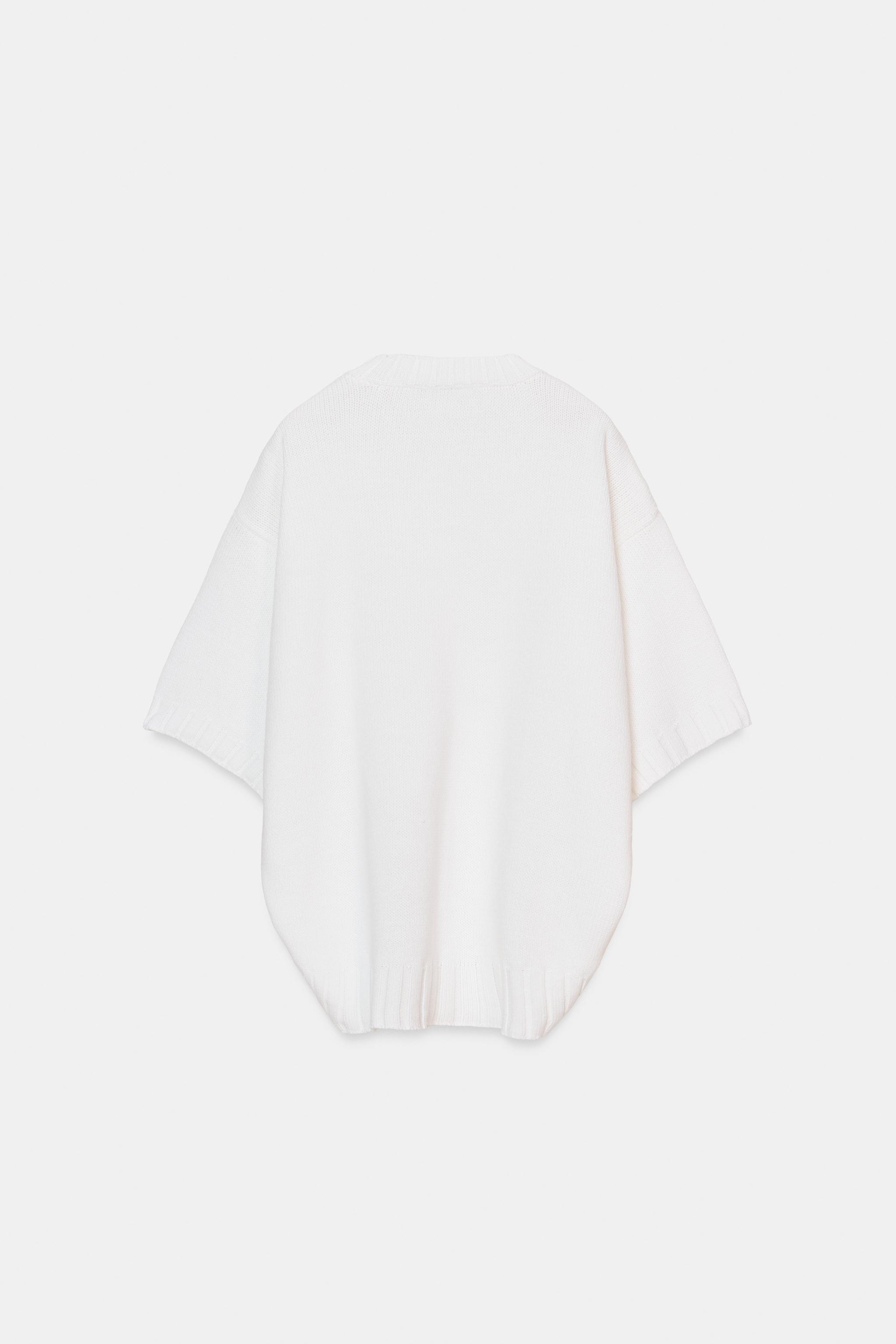PULL EN MAILLE À MANCHES COURTES ET BAS ASYMÉTRIQUE