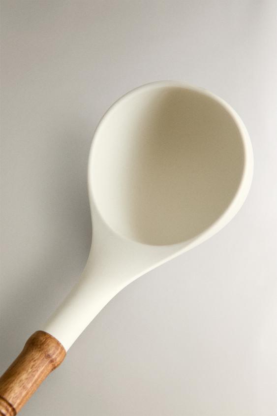 LOUCHE SILICONE ET BOIS - Crème de Zara - Image 2