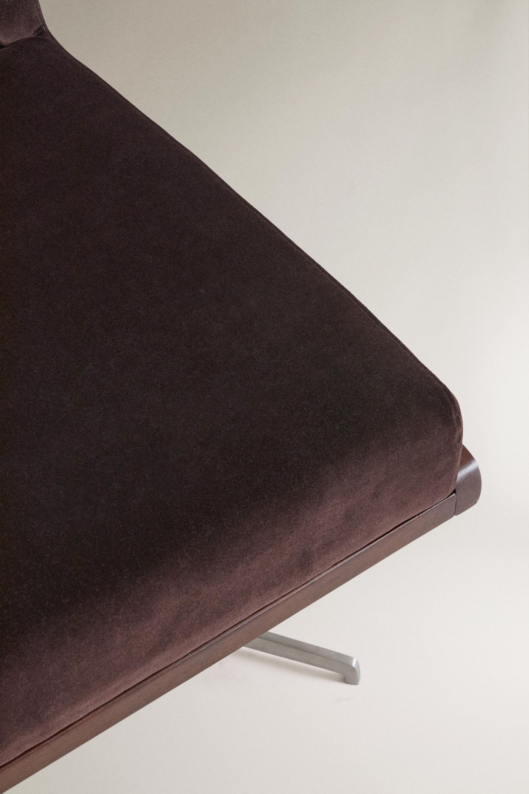 WOODEN VELVET ARMCHAIR — Chocolate