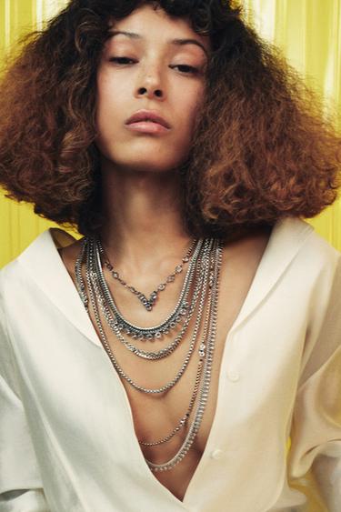 HALSKETTE AUS MATERIALKOMBINATION MIT SCHMUCKPERLEN UND GLITZERNDEN DETAILS - Gold / Silber von Zara