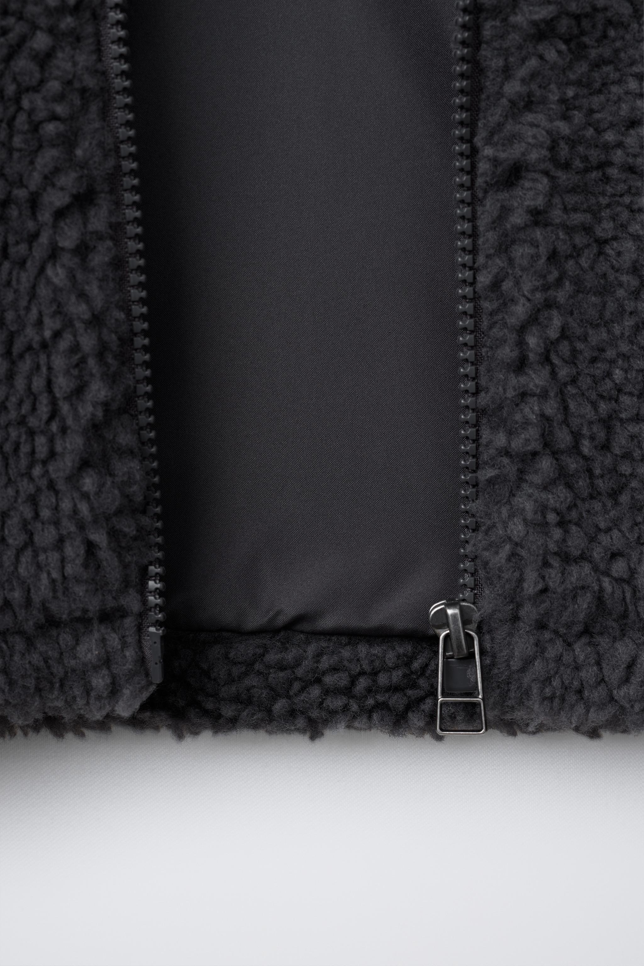 SURCHEMISE EFFET MOUTON À CAPUCHE AMOVIBLE BRODÉE ZOO YORK® X ZARA