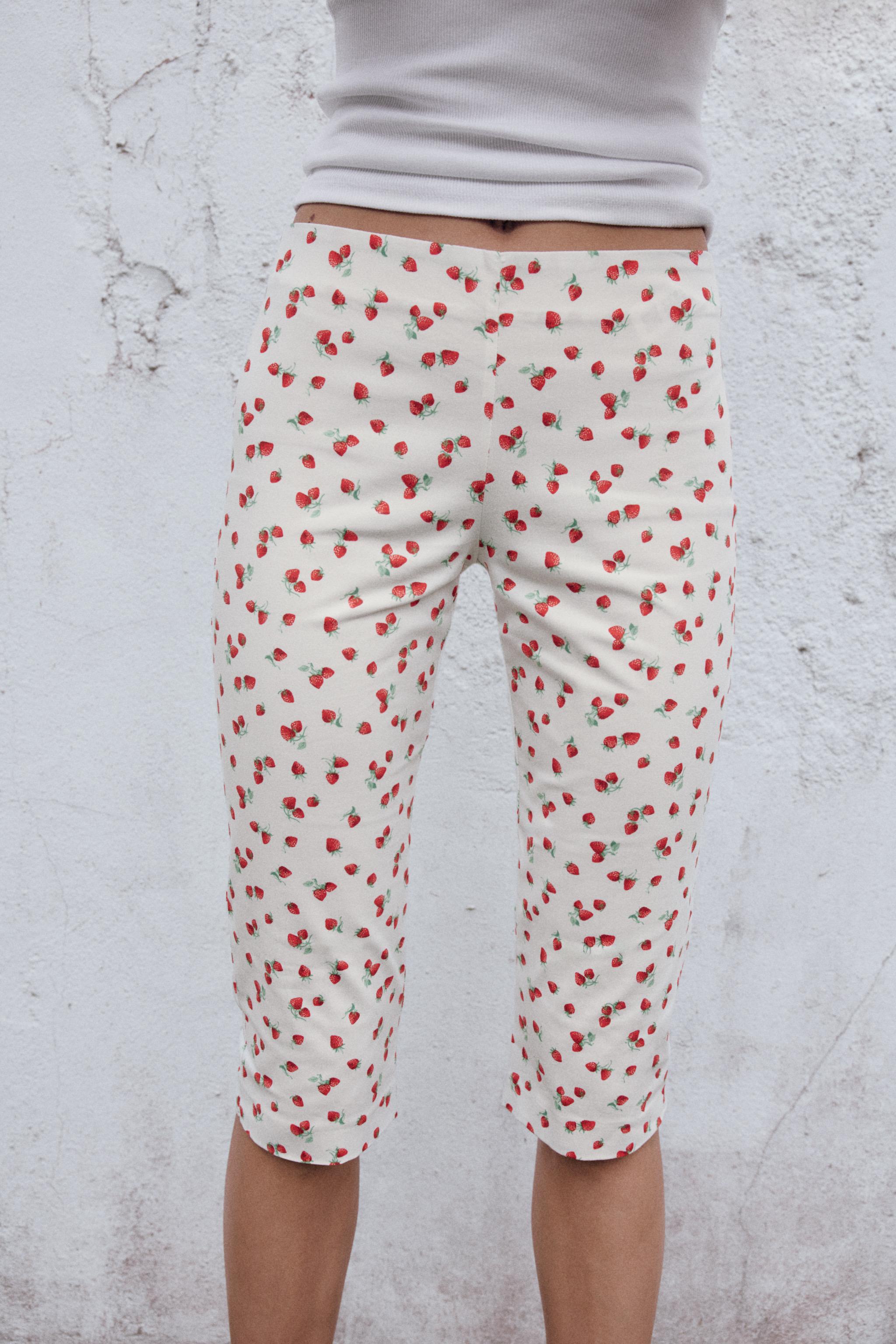 STRAWBERRY PRINT CAPRI PANTS — White / Red