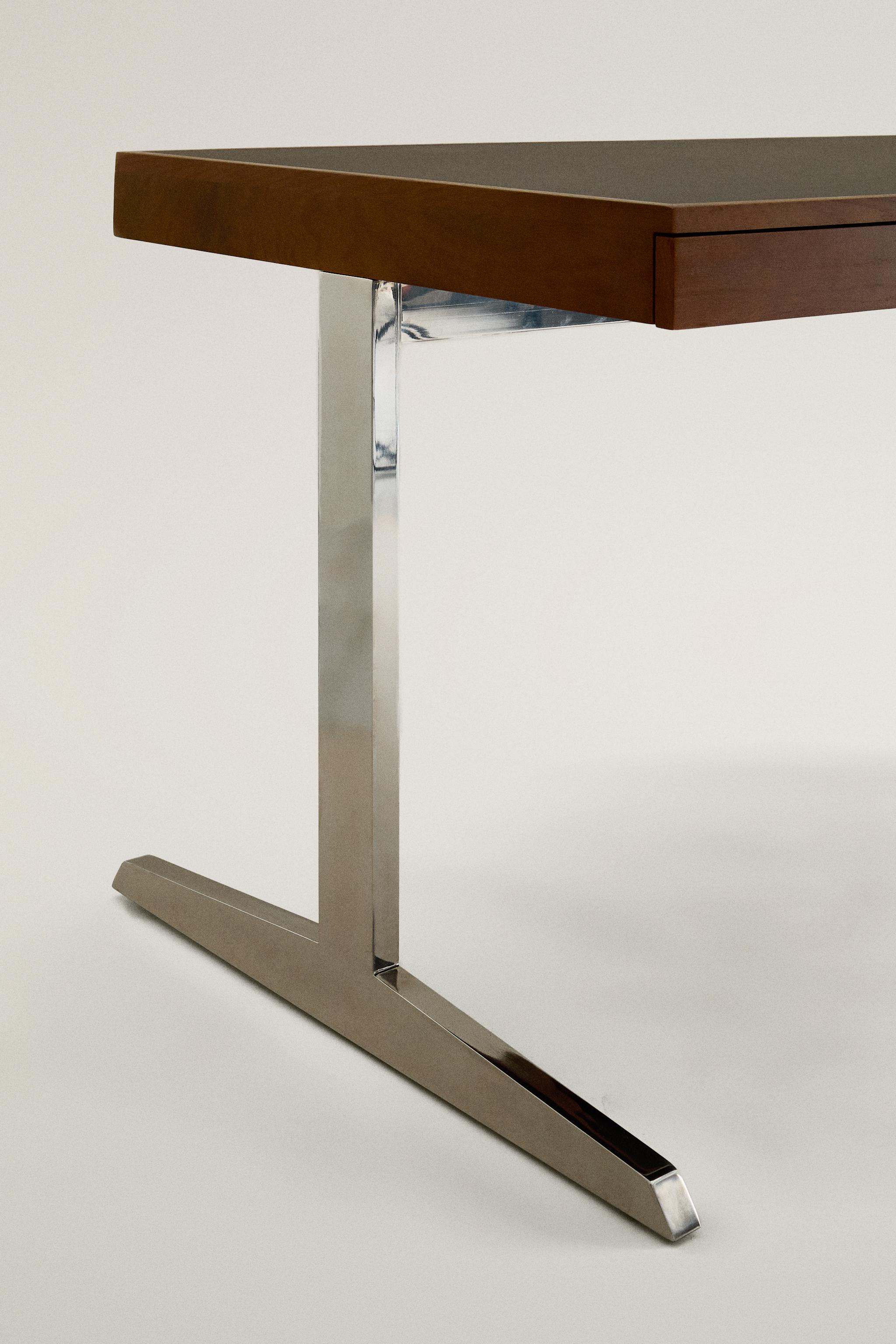 WOODEN DESK WITH METAL LEGS