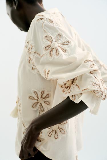 BLOUSE STRUCTURE BRODÉE - Écru de Zara - Image 3