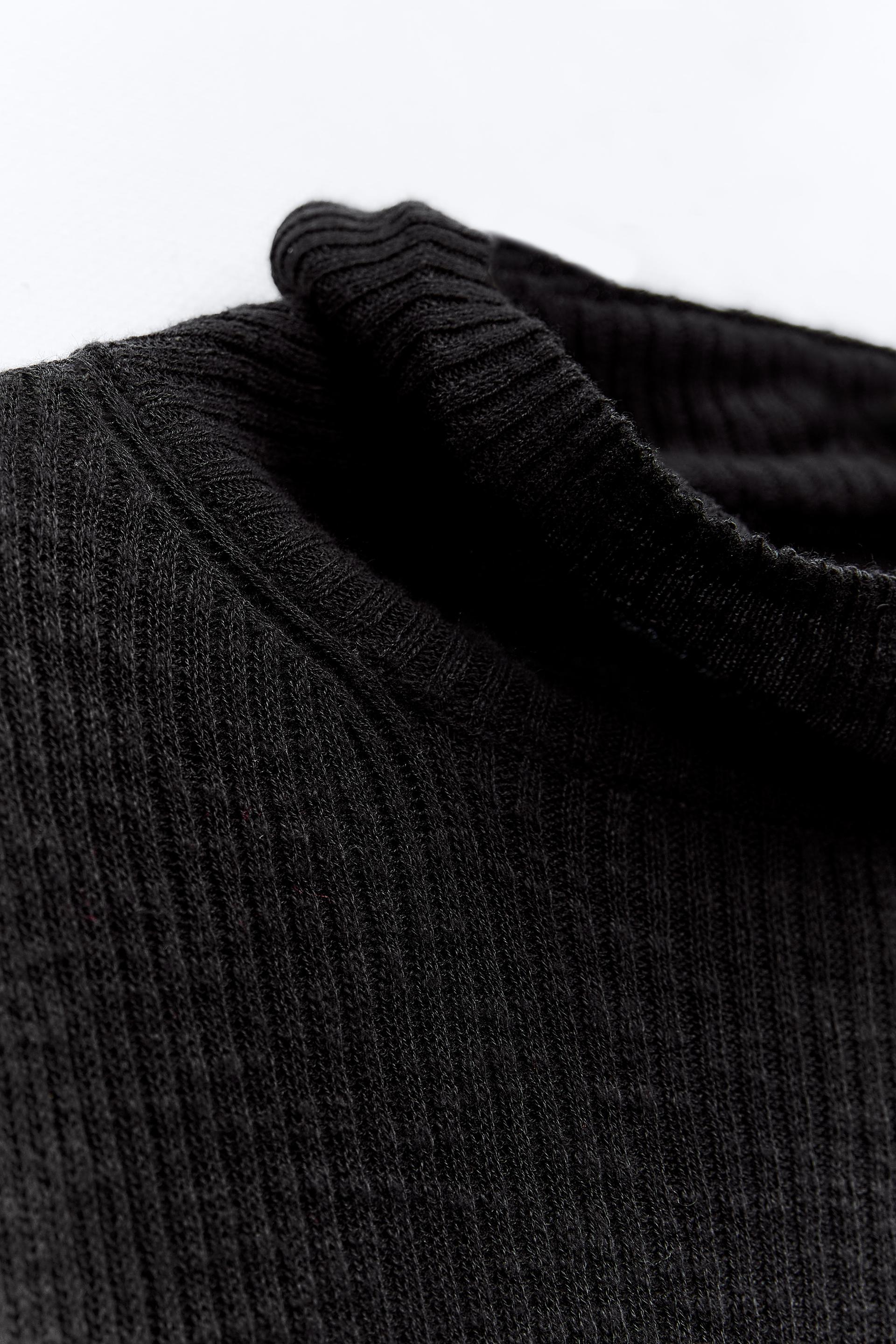RIBBED FINE KNIT SWEATER