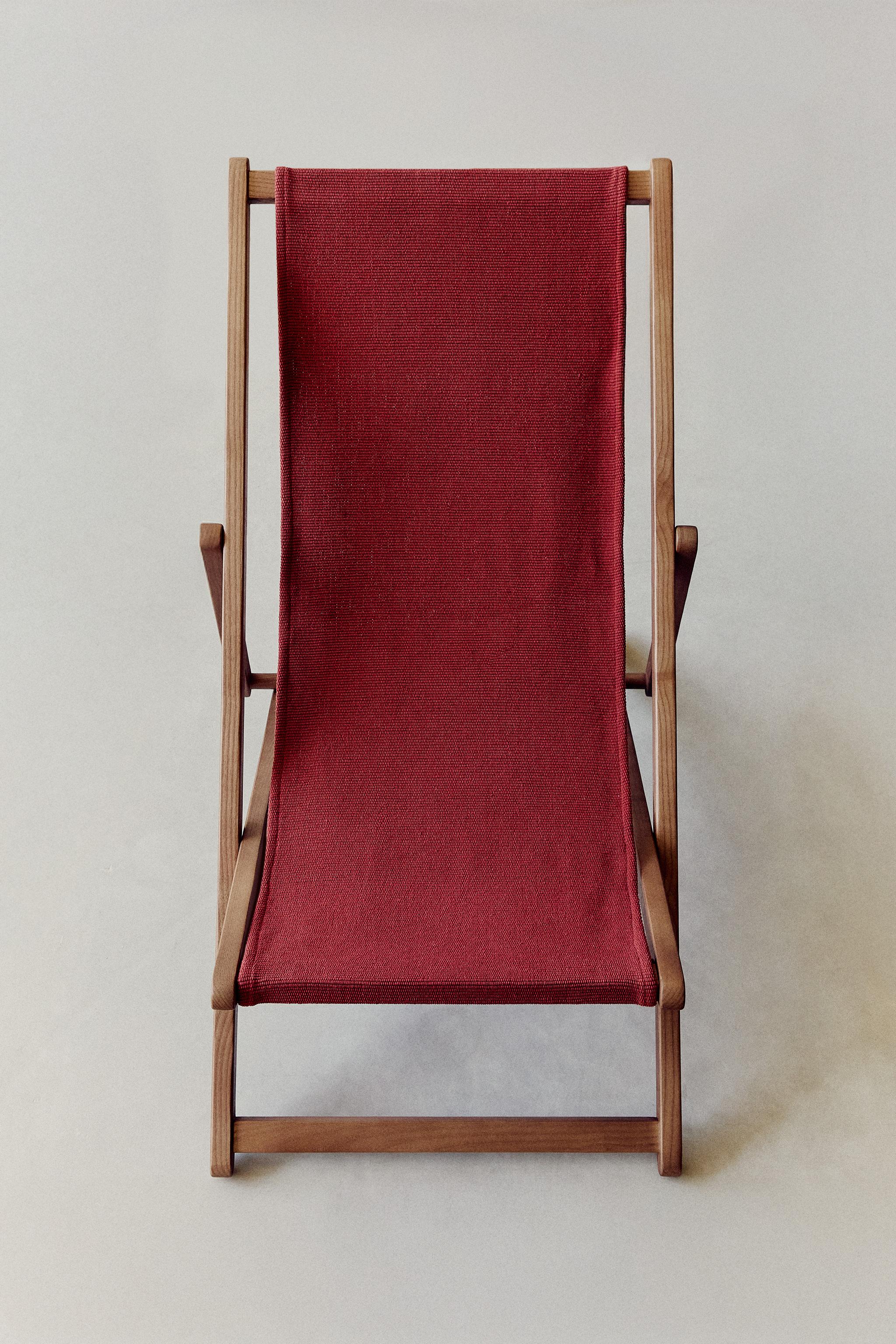 WOOD AND COTTON FOLDING LOUNGER — Reddish