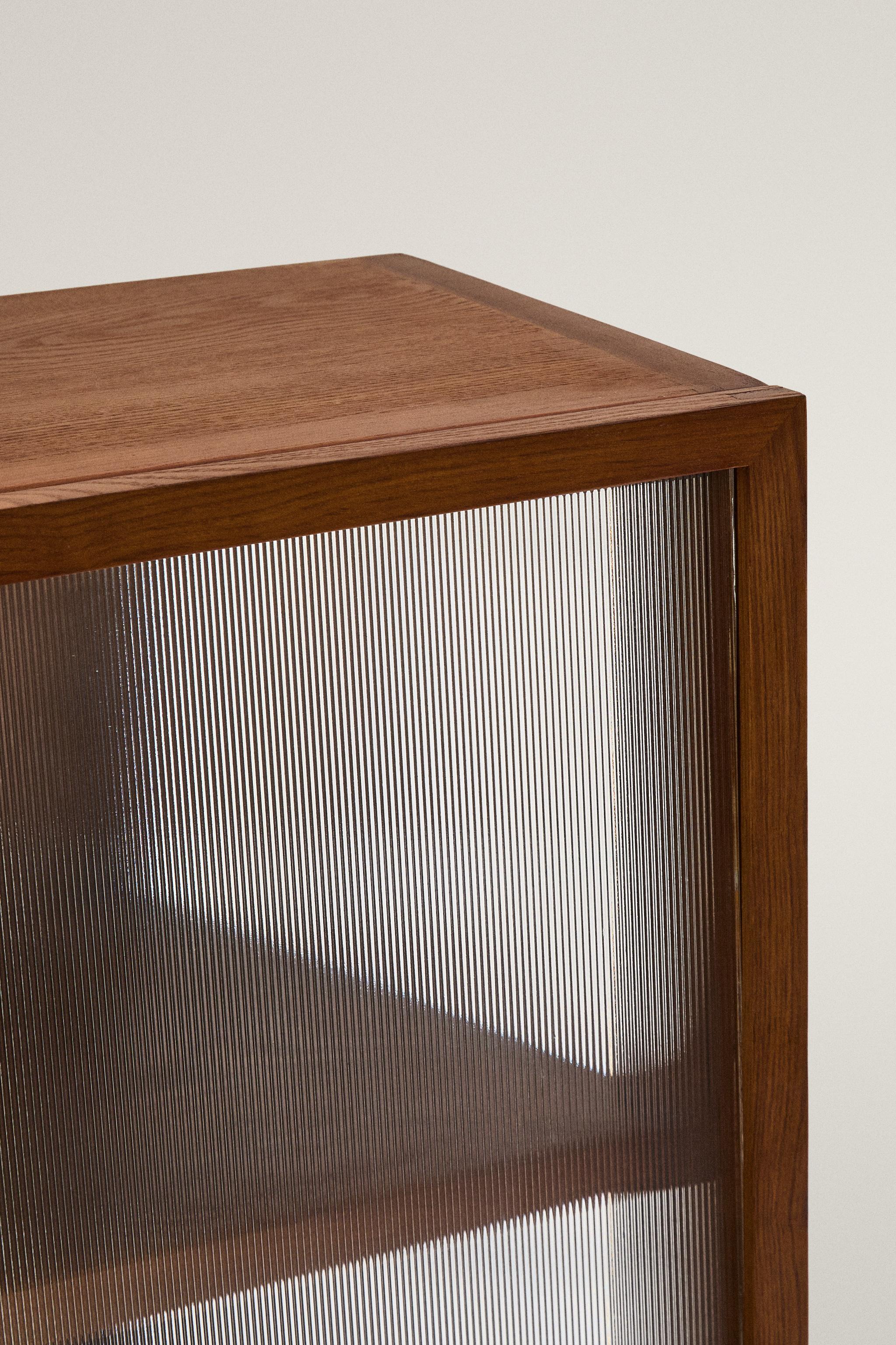 WOOD AND FLUTED GLASS DISPLAY CABINET