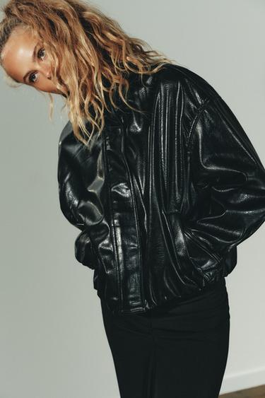 CHAQUETA EFECTO PIEL VOLUMEN - Negro de Zara