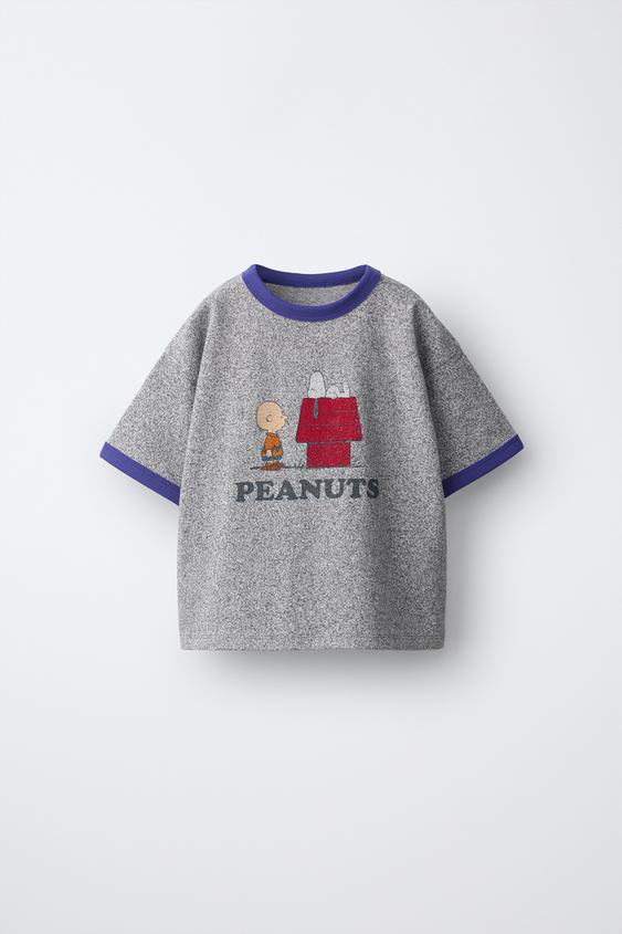 CAMISETA ESTAMPADA SNOOPY PEANUTS™ - Gris vigoré de Zara - Imagen 0