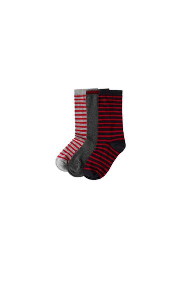THREE-PACK OF STRIPED AND SOLID MID-CALF SOCKS — Red 1