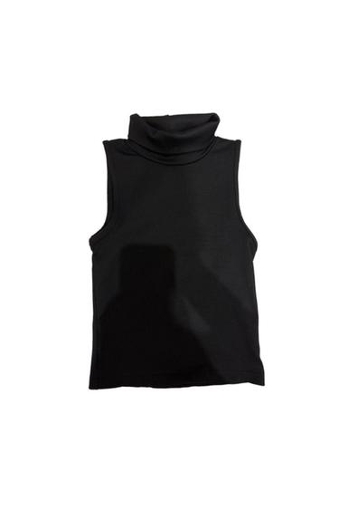 TOP CUELLO VUELTO NEGRO