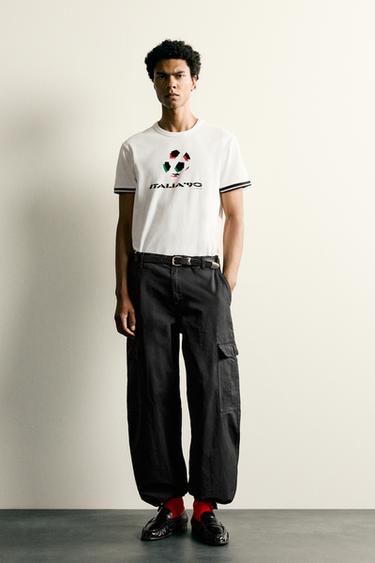 CAMISETA CONTRASTE ITALIA 90 FIFA WORLD CUP™ FIFA CLASSICS - Blanco de Zara - Imagen 0