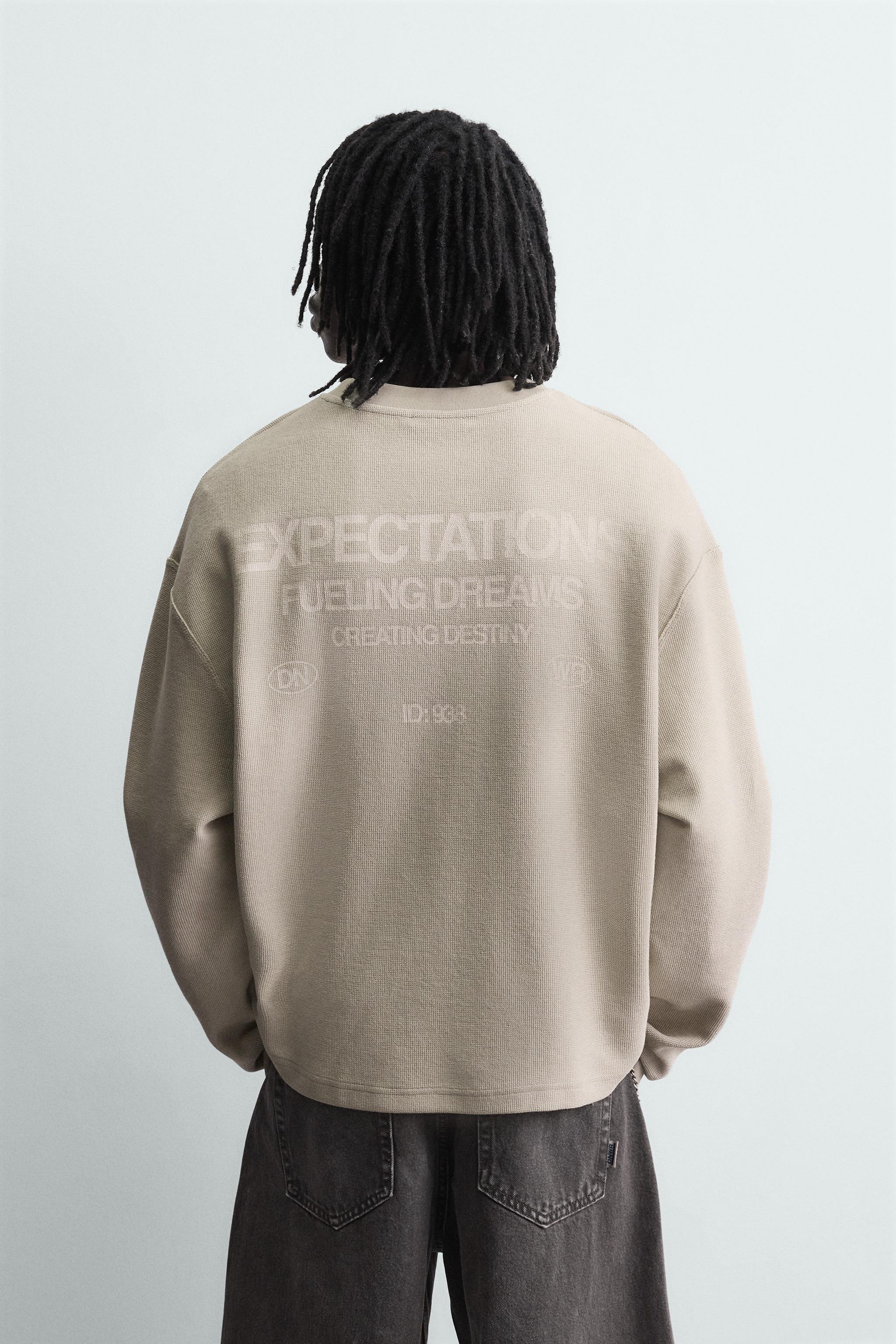 TEXTURED PRINT SWEATSHIRT