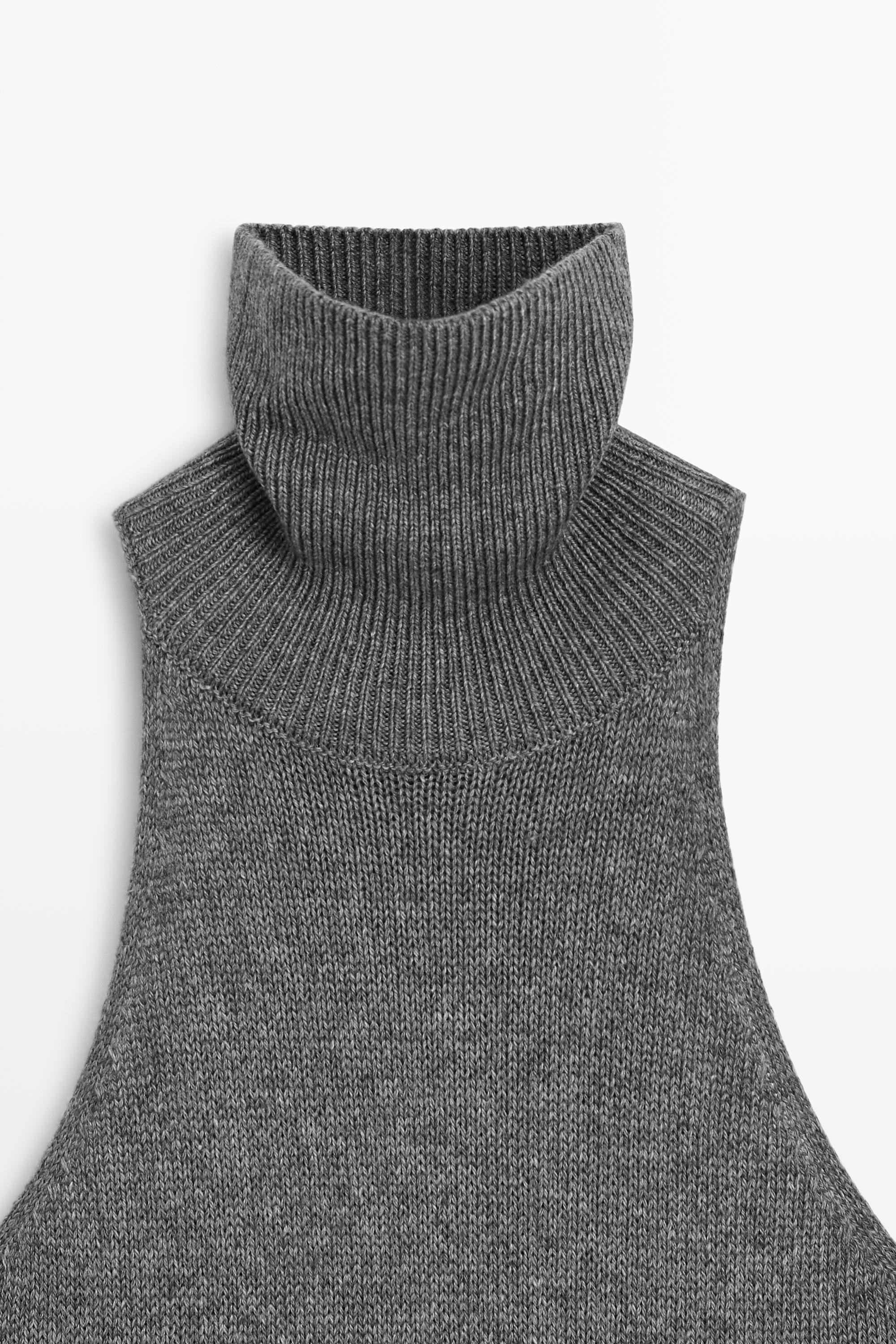 Halter neck knit top