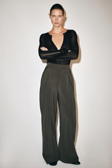 PANTALÓN PLIEGUES CINTURILLA ZW COLLECTION - Khaki de Zara