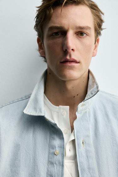 CHEMISE EN JEAN DÉLAVÉE COUPE RELAXED - Bleu clair de Zara - Image 4