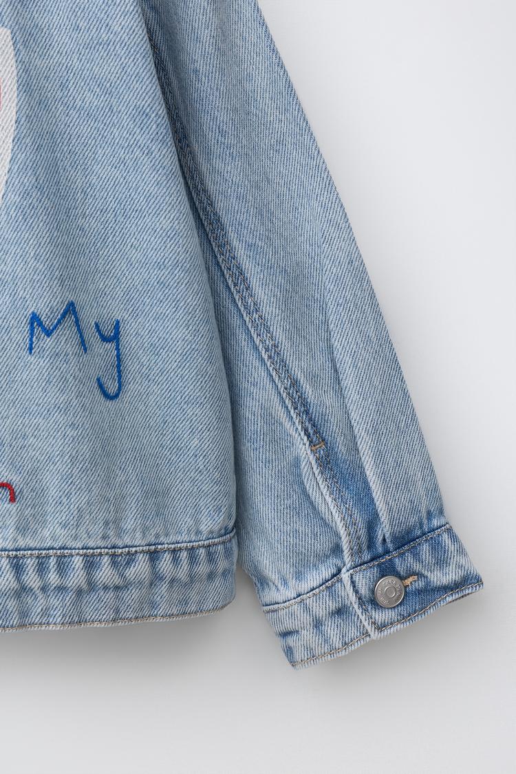 Chaqueta de mezclilla con corazón bordado 4