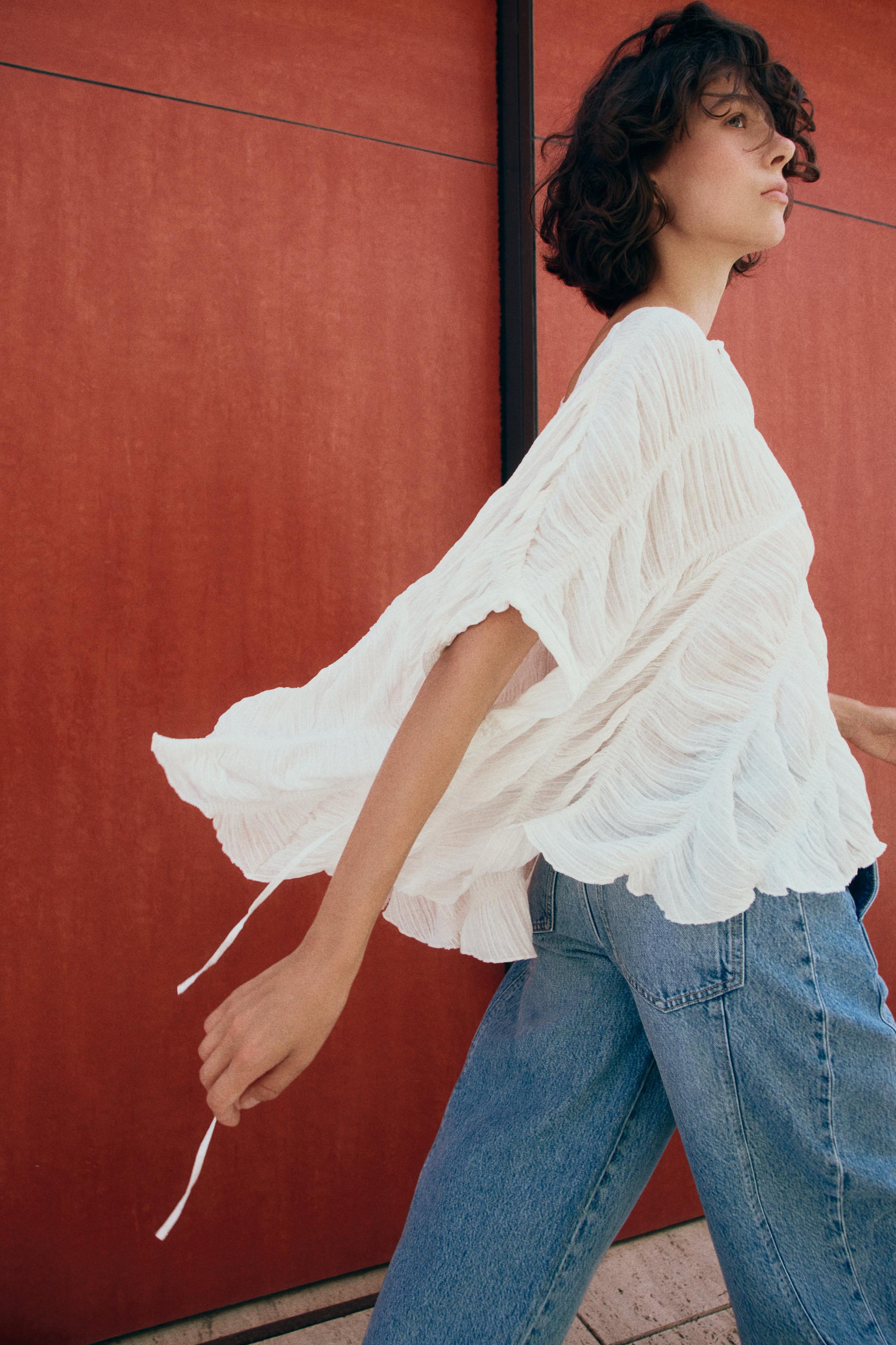 TEXTURED CAPE TOP — White