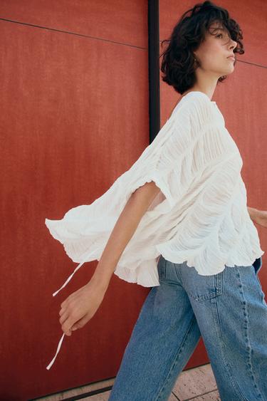 توب بقصة كاب وملمس بارز - أبيض الخاص بـ Zara