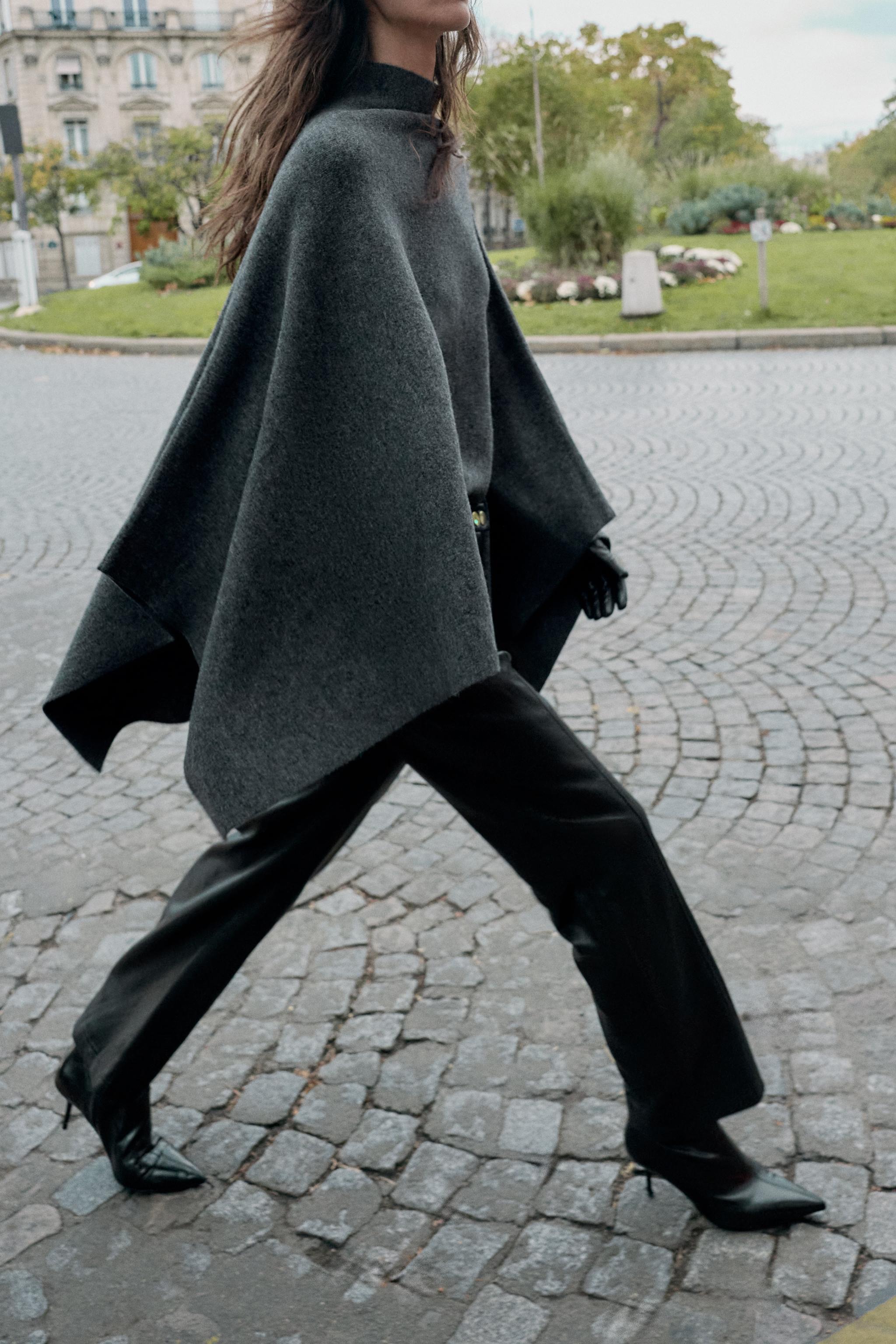 CAPE EN MAILLE À COL MONTANT