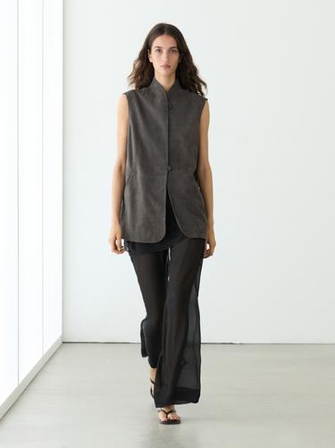 Veste sans manches en cuir finition velours - Noir or de Zara - Image 0