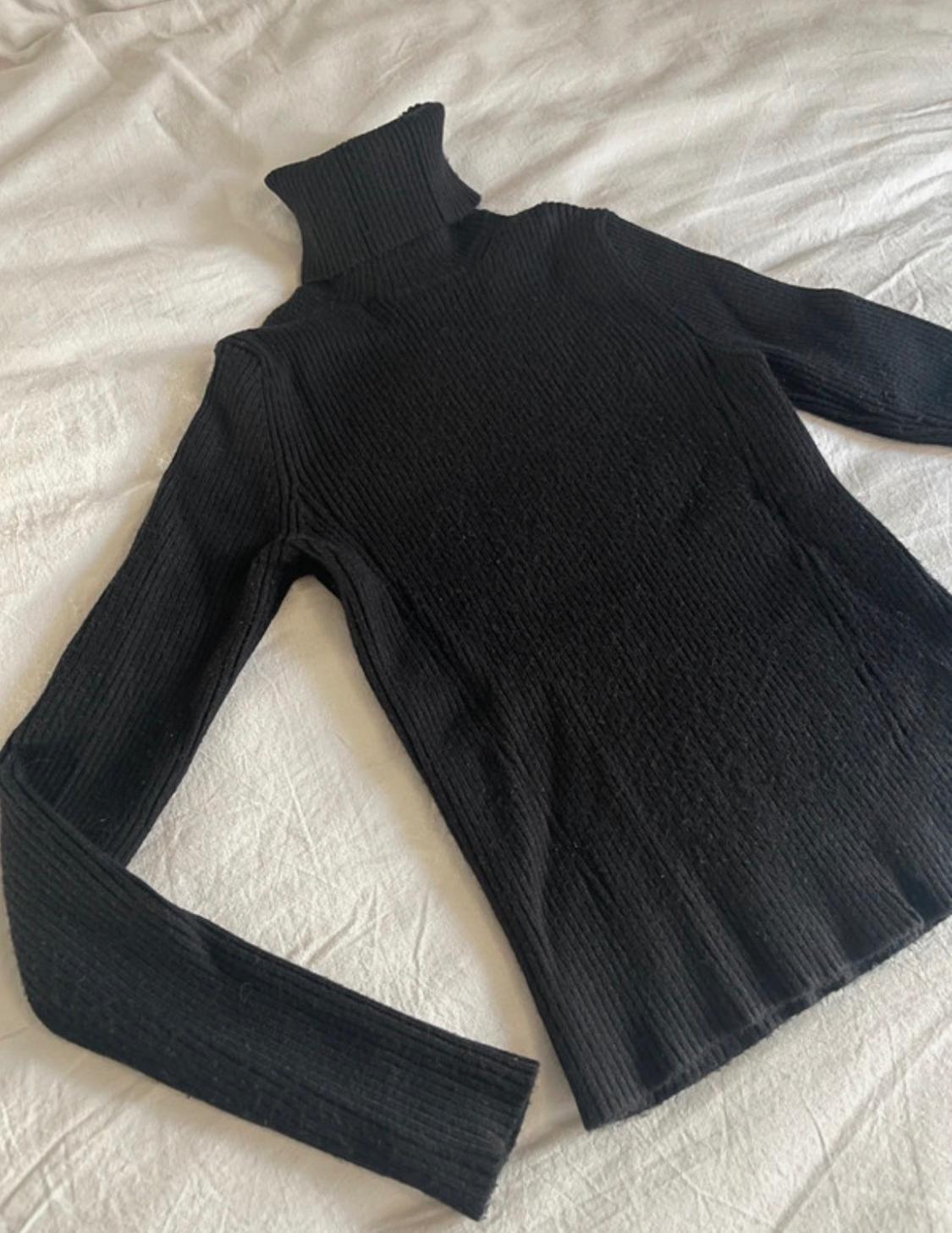 JERSEY NEGRO CUELLO ALTO - Image 2