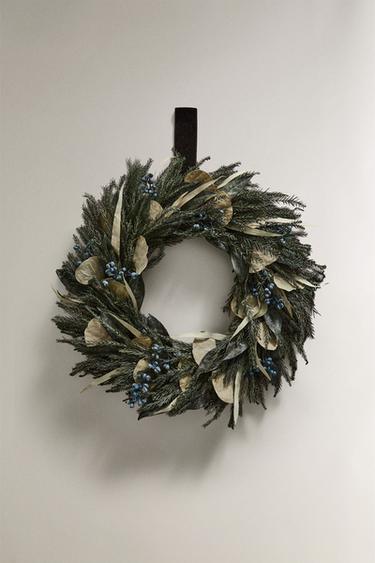 CHRISTMAS WREATH DECORATION WITH LEAVES AND BERRIES - Green by Zara