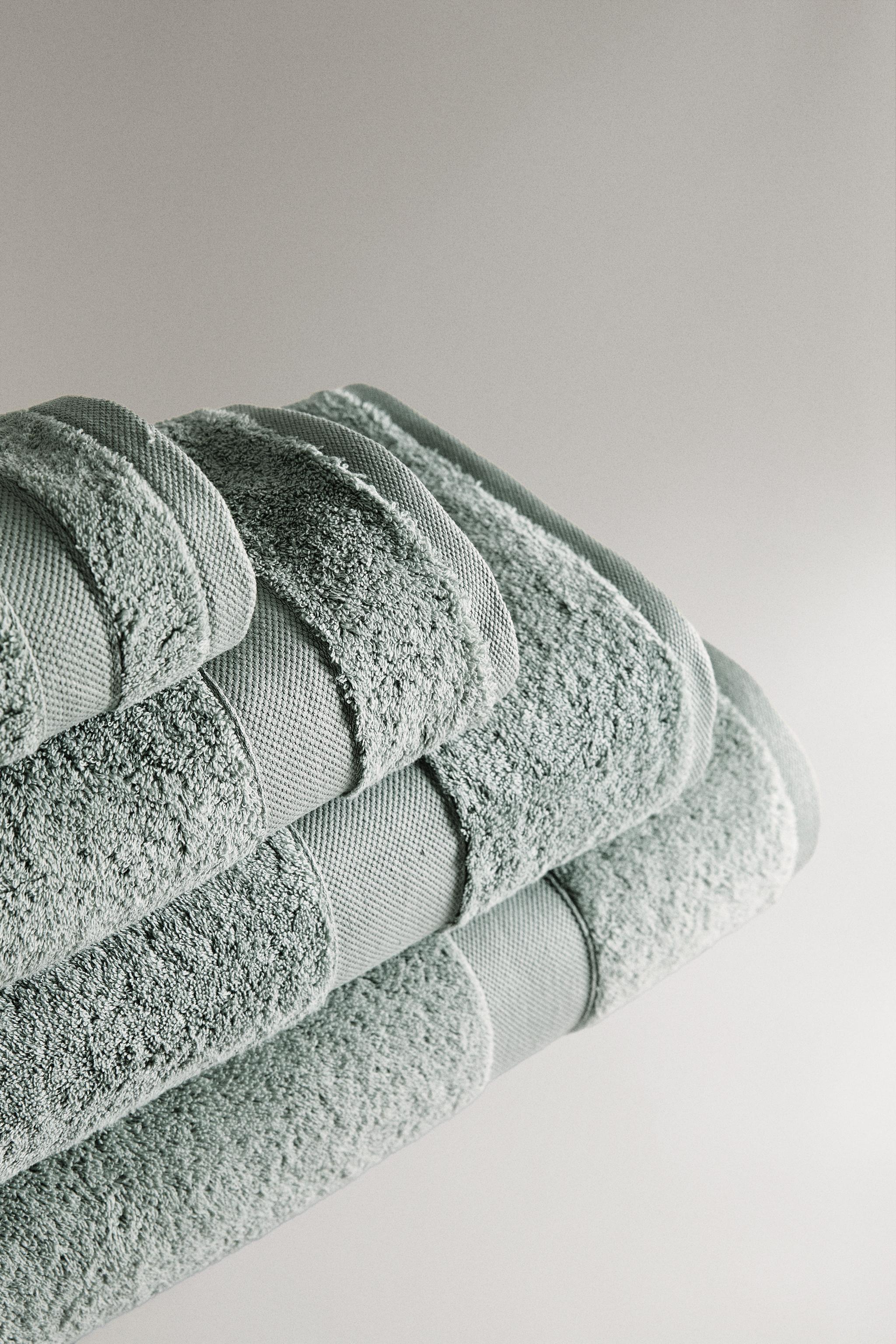 PREMIUM COTTON BATH TOWEL (600 GSM) — Blue / Green