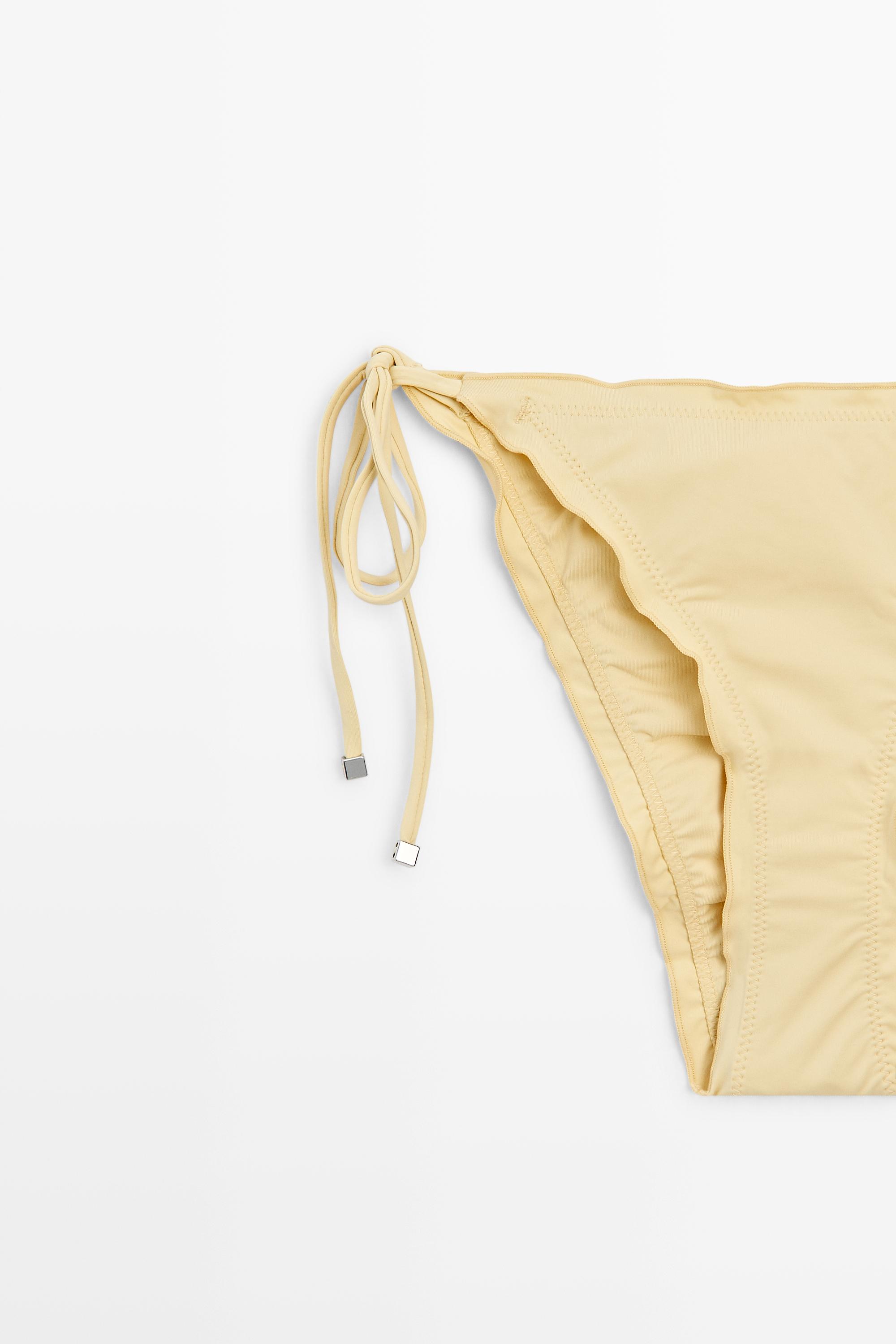 Ruffled bikini bottoms with bows