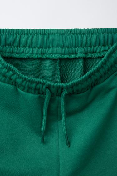 ENSEMBLE DE JOGGING T-SHIRT ET BERMUDA LISERÉS - VERT de Zara - Image 6