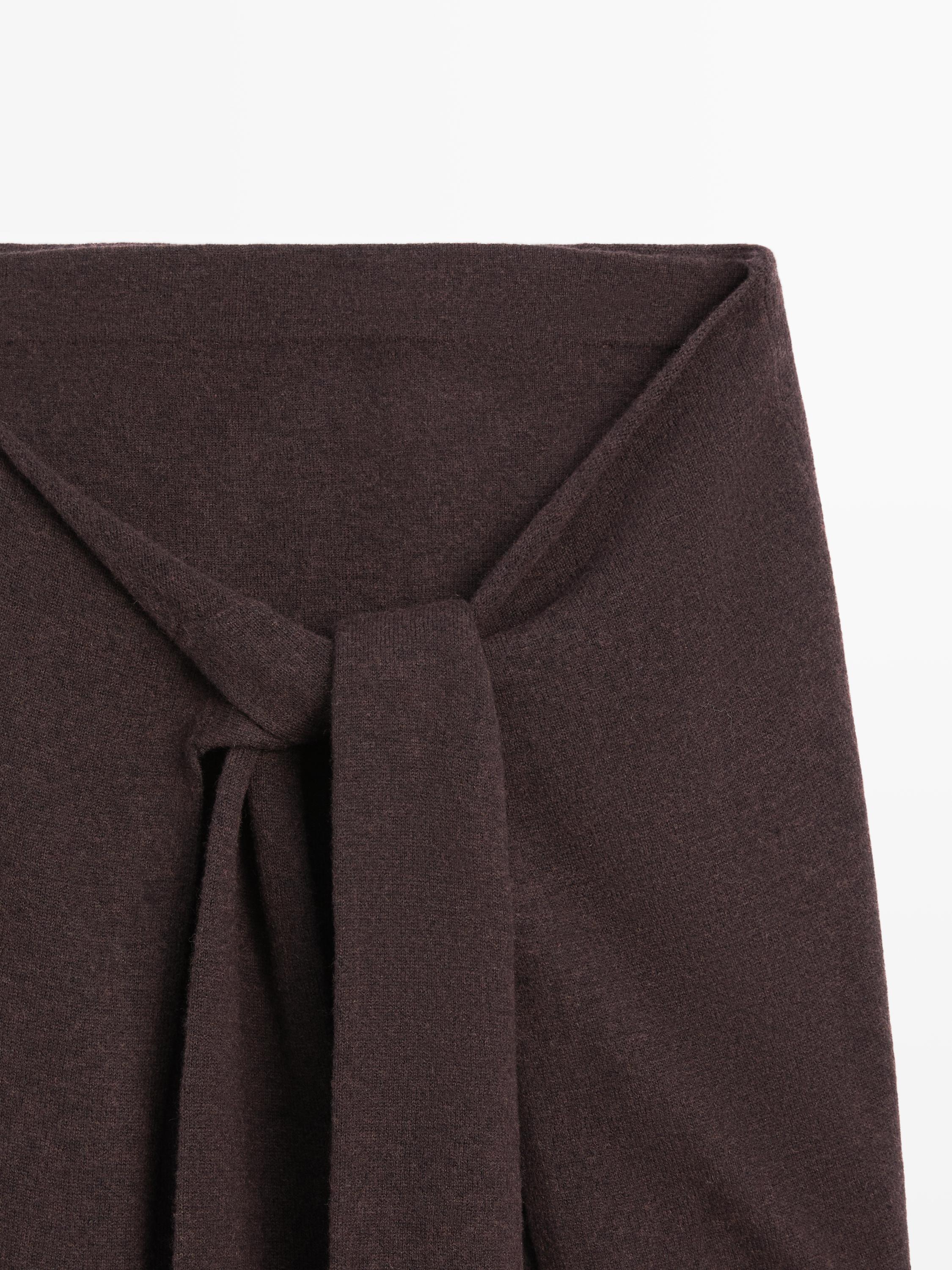 Knit skirt with knotted sleeve details