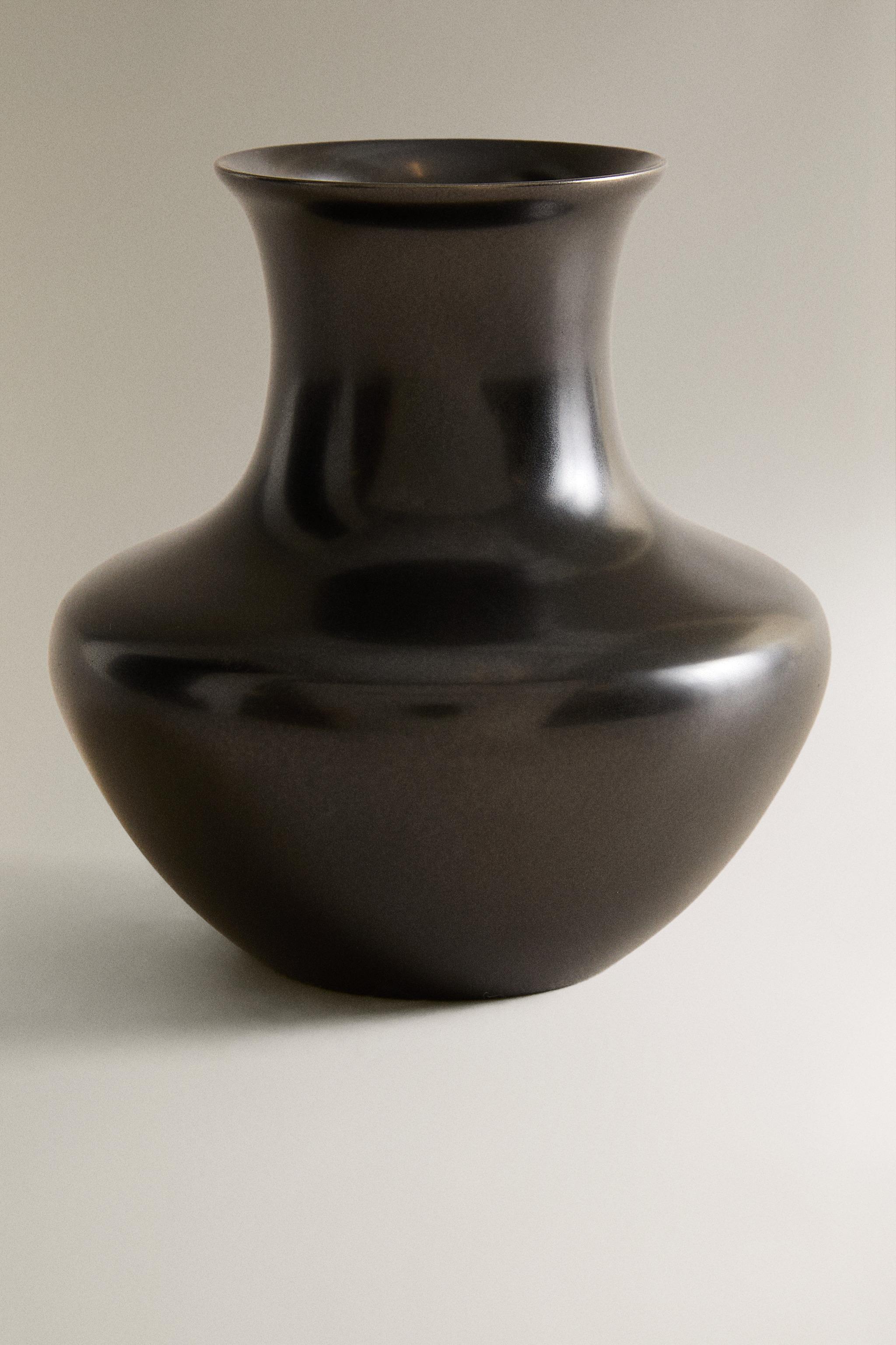 PETIT BRASS VESSEL POD I COLIN KING