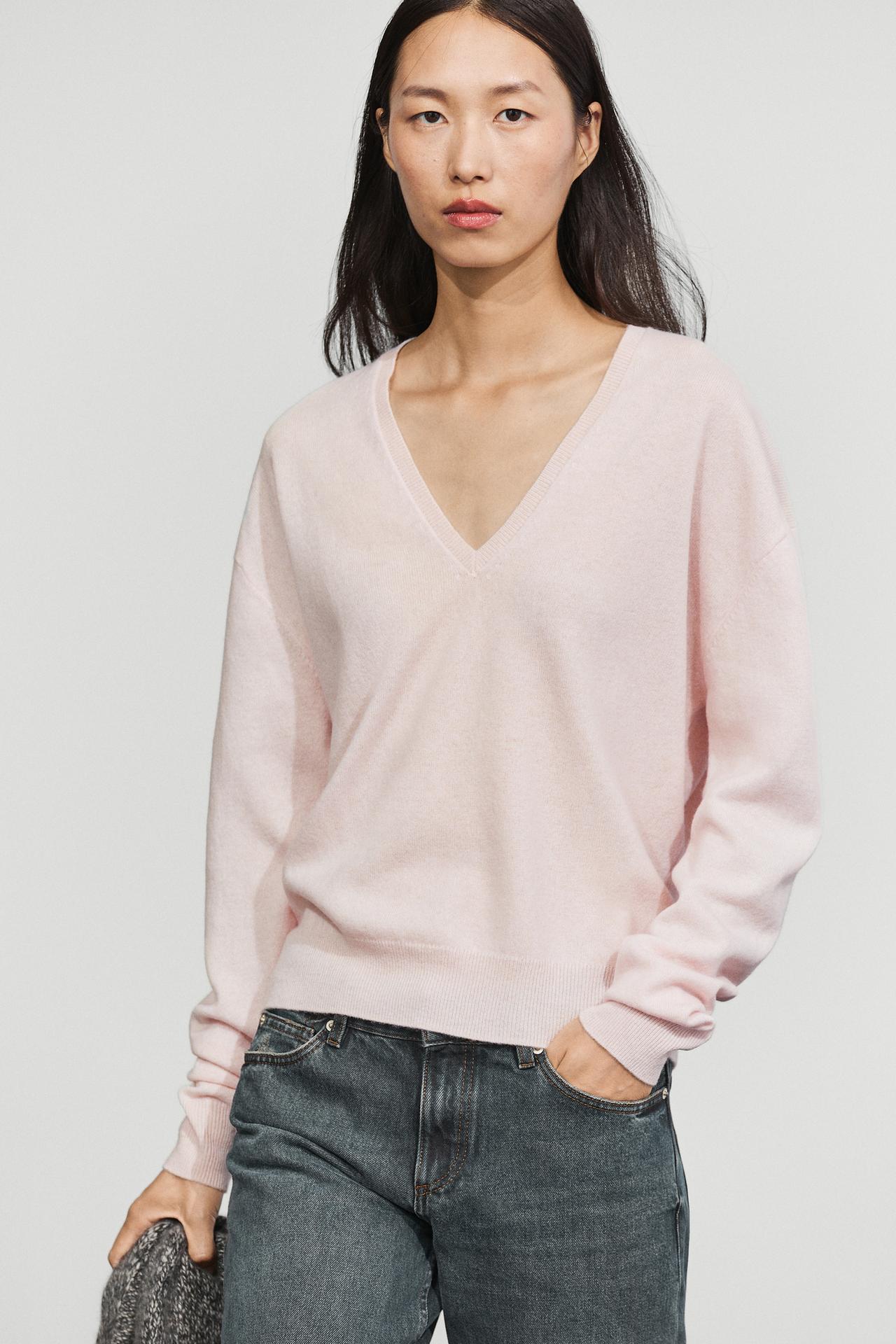 Wool blend knit V-neck sweater — Pale pink